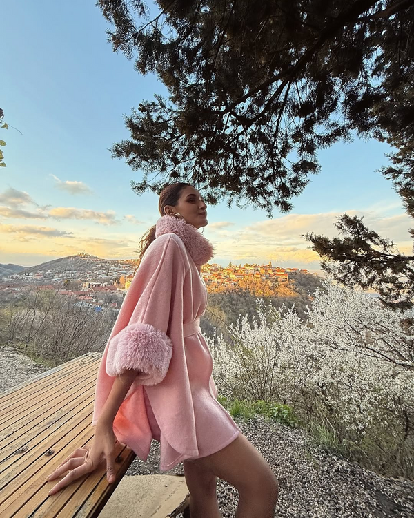 Violetta Premium Winter Capes with Fur Detailing In Pink