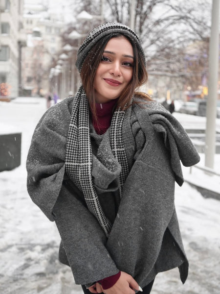 Essie Vintage Woolen Short Coat With Scarf In Grey