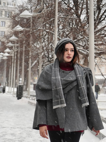 Essie Vintage Woolen Short Coat With Scarf In Grey