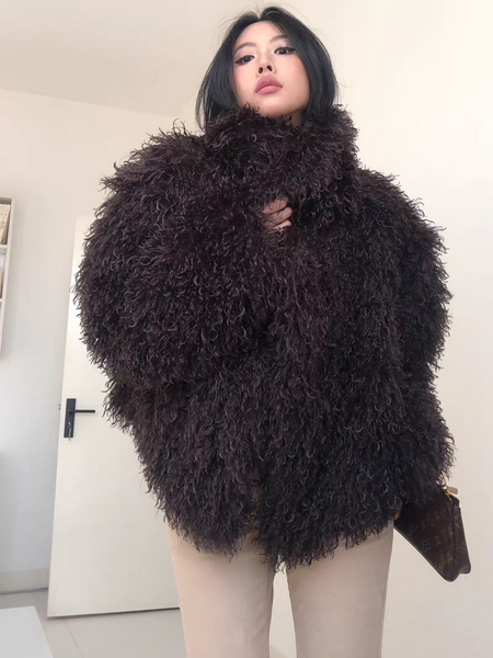 Aldina Luxe Fur Cape - close-up shot, dark brown - Miss Mosa By Akanksha