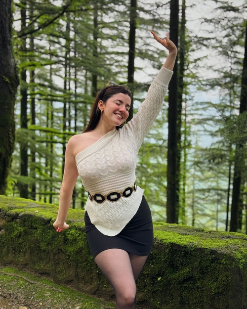 Clepa One shoulder sweater In White