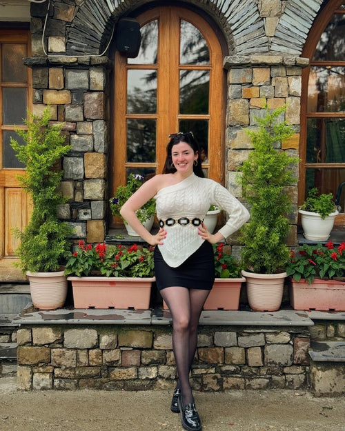 Clepa One shoulder sweater In White