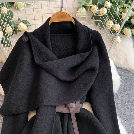 Maddox Luxe Winter Cape With Belt - close-up of collar detail, black - Miss Mosa By Akanksha