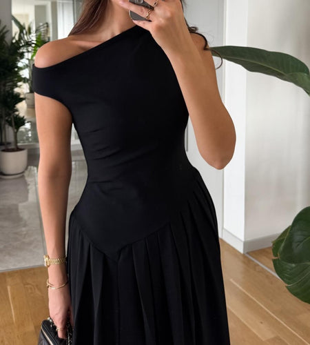 Sereia Statement Pleated Holiday Dress In Black - front close-up shot on model - Miss Mosa By Akanksha
