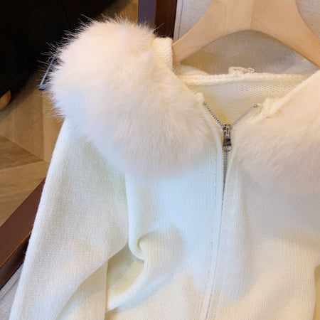 Zeta Fur Woolen Jacket In Off White - close-up shot of fur collar and zip - Miss Mosa By Akanksha