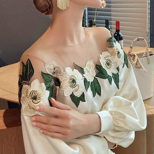 Azalea Floral Statement Top In Off-White