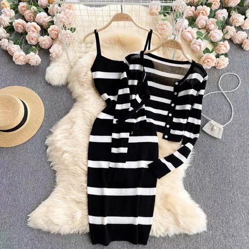 Holic Dress and Cape In Black